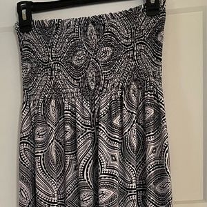 Full length strapless sun dress. Size medium. Comfortable